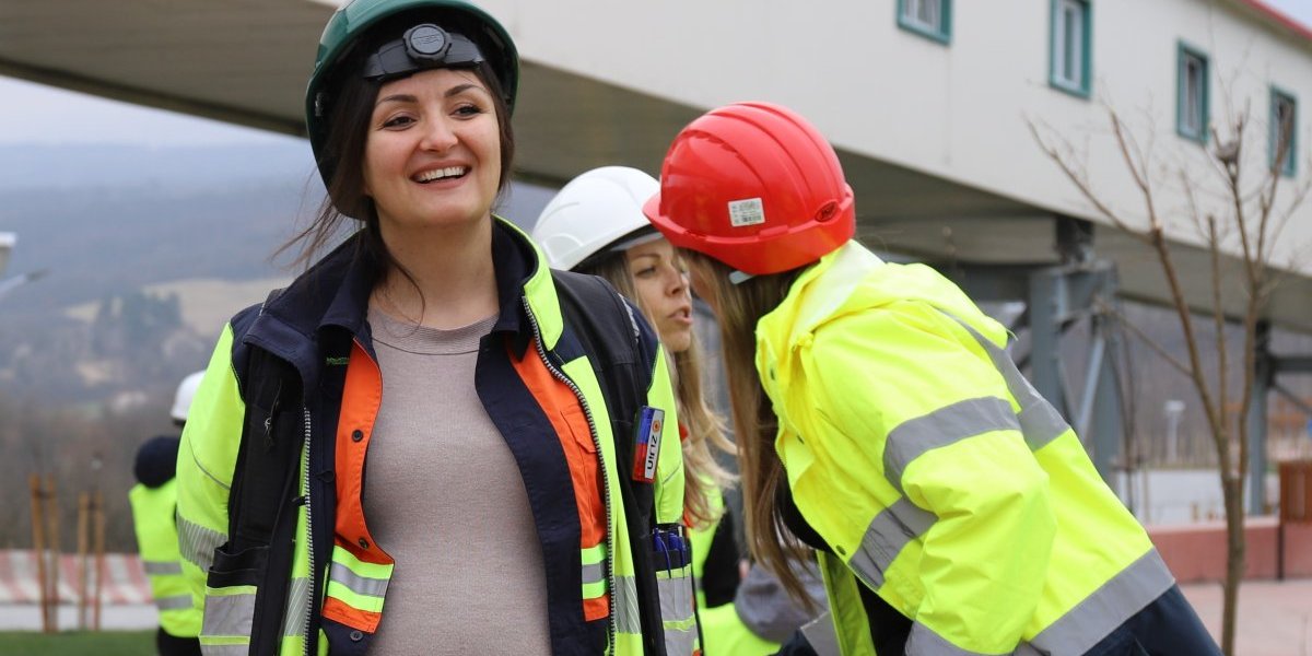Tamara je u petom mesecu trudnoće i radi u rudniku! Šlem je šlem, i za žene i za muškarce!